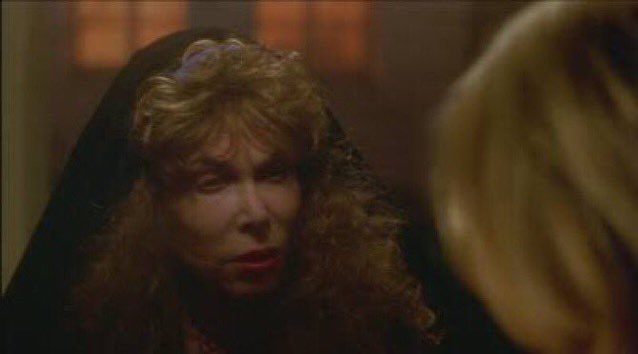 jhpcine's tweet photo. 4 favorite contemporary films with today’s birthday girls: Shampoo, Mulholland Dr. (both with Lee Grant), JFK (Sally Kirkland) and A beautiful day in the neighborhood (Maryann Plunkett) https://t.co/Go1GcVlh9p