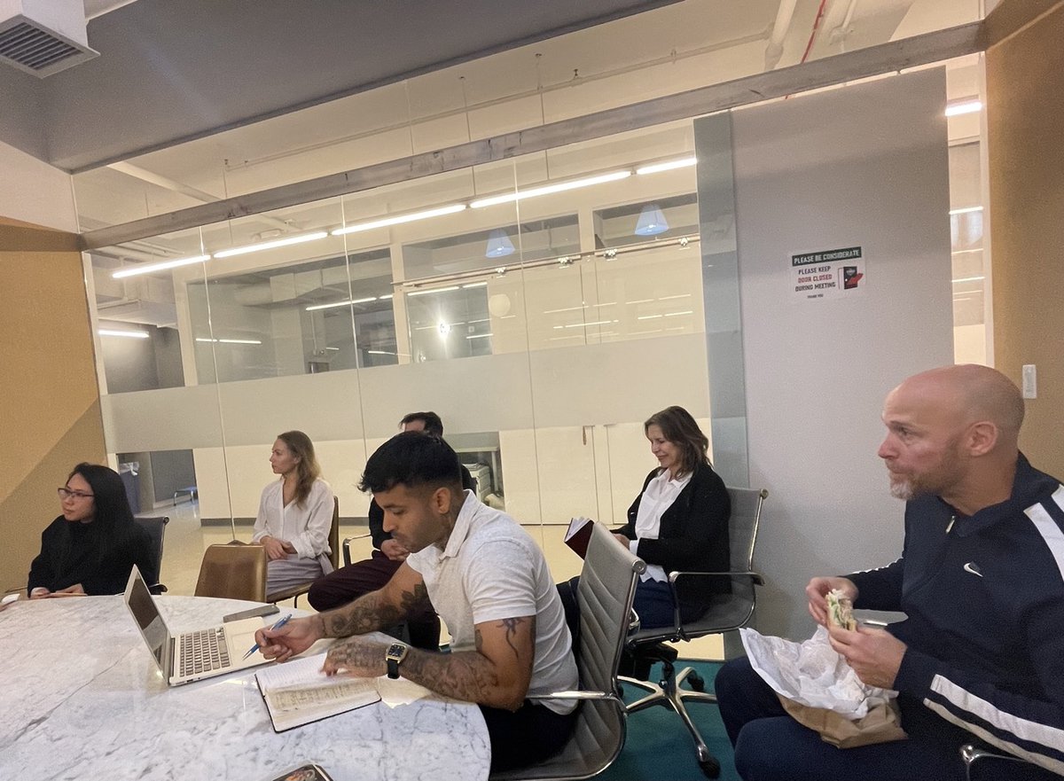 _KnowledgeShop's tweet image. This was #Growthfest!
What a day, and so impactful.
Massive thank you to.. 
@MindracerNYC  for sales 1:1
#levelpr for PR 1:1
@TheBrightArc for data storytelling

Featuring special guests - Naughty Gus Barrett and Mr. Pickles 🐶
🙏 to our amazing hosts @WorkAtTheYard