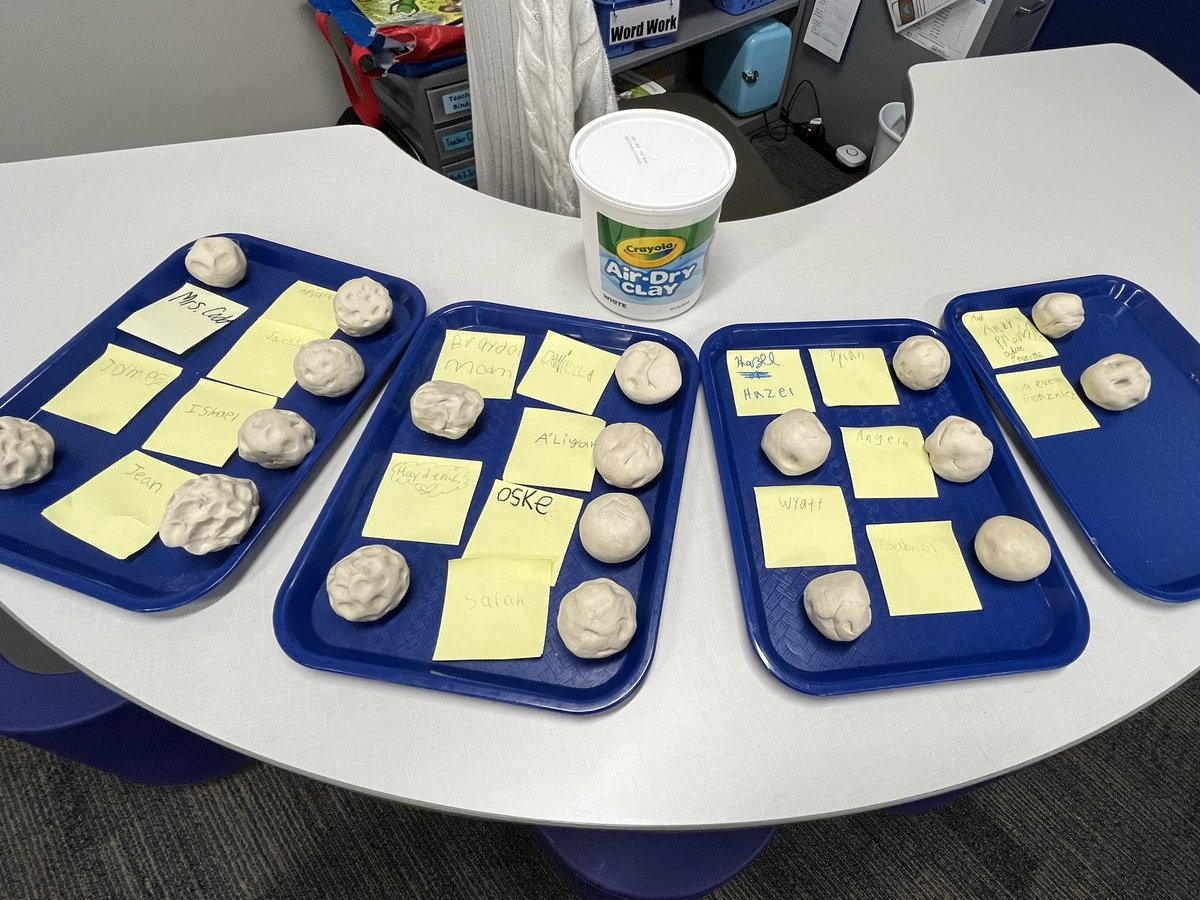mrscoddsclass's tweet photo. We used air dry clay to make models of the moon today! 🌕 #secondgradescience https://t.co/8FkqRa7vGp