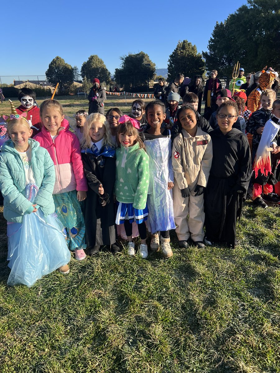 Osuna’s Tigers had a blast with our friends from Sandia High School for our annual Costume Parade! 🧡🐅 #GoTigers ❤️🩵 #GoMatadors <a href="/SandiaPride/">SHS Spirit</a> <a href="/MrsGonzales_SHS/">Mrs. Gonzales</a>