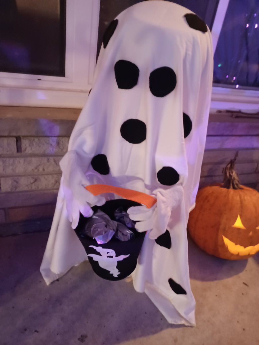 Happy Halloween this year I made  my own decorations??????!