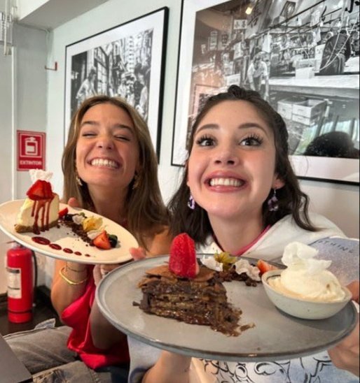 Jessica98422946's tweet photo. Una de Las amistades más lindas que ha dejados GH!💝🫶 HERMOSAS!!
#TeamiCata #DuendesMalos #GranHermanoCHV https://t.co/Opx7Jd7BYJ