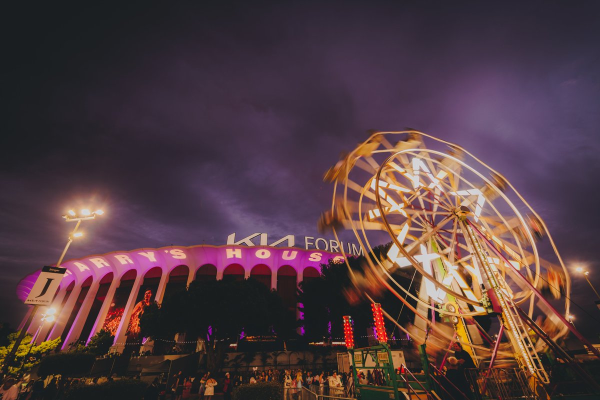 thekiaforum's tweet photo. There's just no getting over you: Happy one year since Harryween. 🎡 https://t.co/D1RXBc9hzY