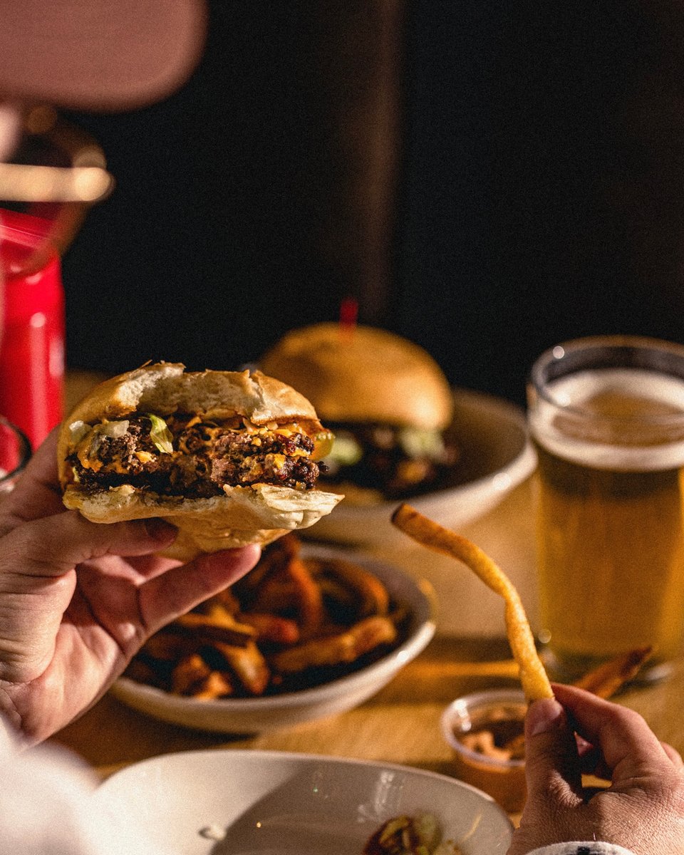 No tricks just treats! Bite into 100% grass-fed #Wagyuuuu! 👻 🍔 #HiHoCheeseburger 

📷 @domaznavour