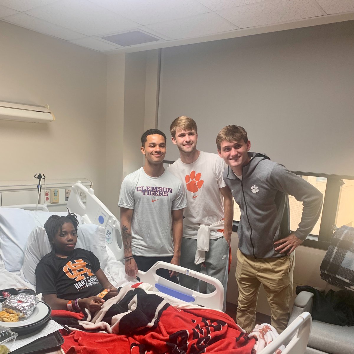 Great visit to @theprismahealth Children's Hospital planned by @AdamLundegard of @ClemsonUniv @ClemsonMSoccer and his teammates. Thanks for all the support of @ClemsonTigers and the @ClemsonSAAC & @ClemsonSADev groups & @tigerimpactnil for helping to make it happen for the kids!