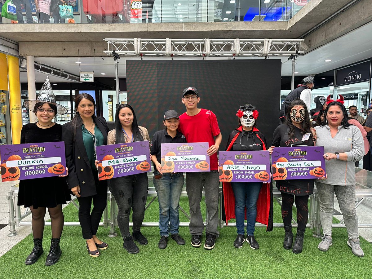 radiopaulina's tweet photo. Se coronaron como las mejores vitrinas los locales de Andigraf, Papa Johns, Whisky &amp; More, Tatanka Pet y Borboleta.

Los ganadores al mejor disfraz fueron los trabajadores Daniel Córdova, Kimberly Romero, Marcela Guerrero, Alejandra Cobos y Verónica Valle. https://t.co/1ROrTekQ0y