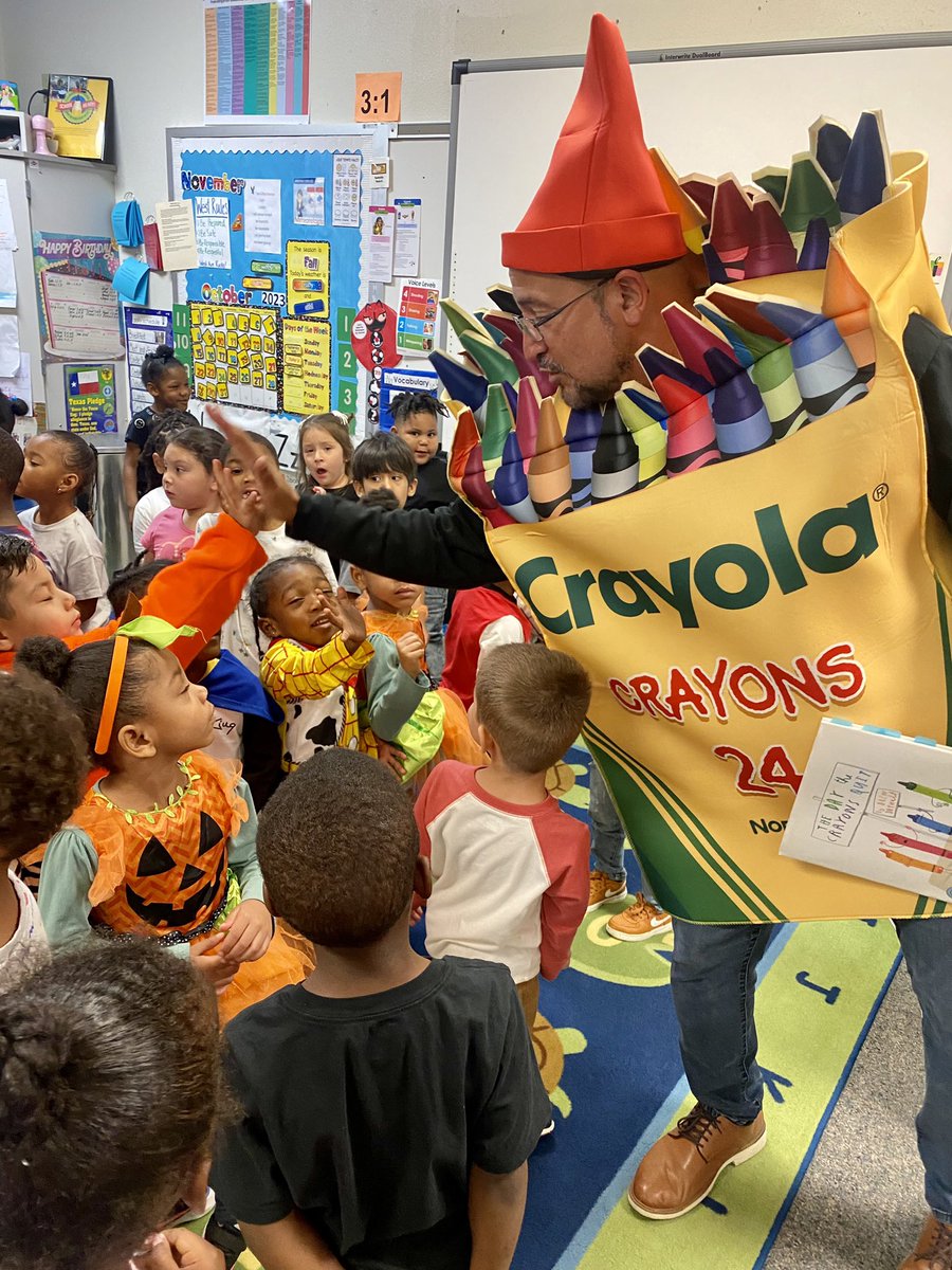 The @WacoISD Crayon Crew went on their annual tour today and visited several campuses to read The Day the Crayons Quit 🖍️
@KristenLeigh03  @KarmenLogan @Kourtniparnell1