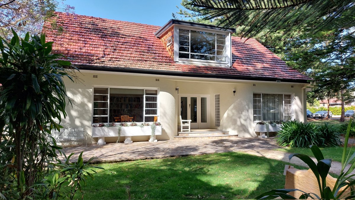 pfwaus's tweet photo. The original home of Ben &amp; Hazel Broadhurst, bequeathed to the people of the Sutherland Shire, is set amongst the beautiful grounds of what is now the Hazelhurst Gallery, at #Gymea #Sydney #NSW #NewSouthWales #Australia #arts https://t.co/BPh8riCeVr