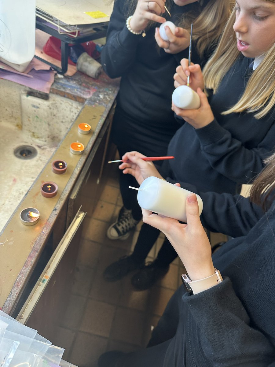 MintlawCreative's tweet photo. Art club have tried a variety of spooky activities over the past few weeks 🎃 https://t.co/AfTBNhqJv3