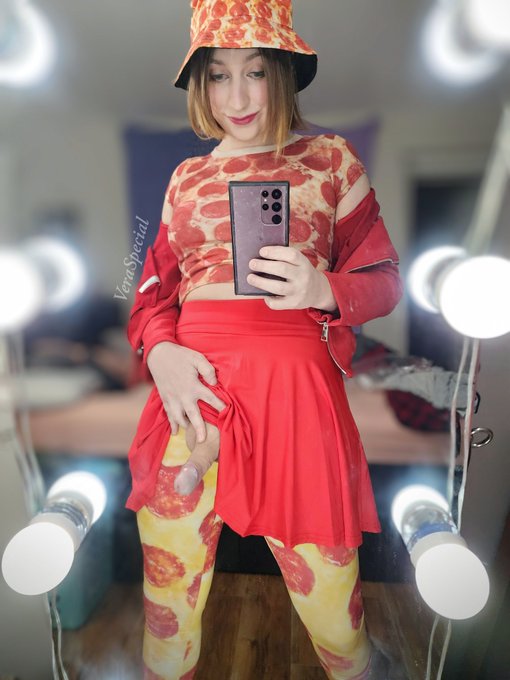 I don't mean to be cheesy but would you wanna taste my pepperoni? https://t.co/Cts9SukXer