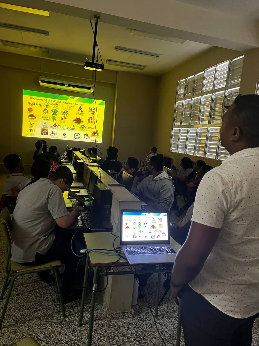 Java Dominicano (@javadominicano) on Twitter photo En el día de ayer, <a href="/eudriscabrera/">Eudris Cabrera</a> y <a href="/Brayanmnz_/">Brayan M. 🇩🇴</a> estuvieron compartiendo con los estudiantes de informática de IPISA, Santiago. Hablaron sobre lo que es #Java y el programa #JavaInEducation.
Tenemos el compromiso de formar la próxima generación de #Java #Developer. En el día de ayer, <a href="/eudriscabrera/">Eudris Cabrera</a> y <a href="/Brayanmnz_/">Brayan M. 🇩🇴</a> estuvieron compartiendo con los estudiantes de informática de IPISA, Santiago. Hablaron sobre lo que es #Java y el programa #JavaInEducation.
Tenemos el compromiso de formar la próxima generación de #Java #Developer.