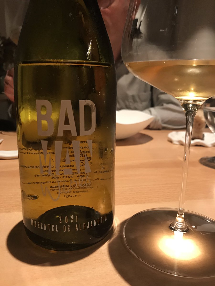 alacartemenus's tweet image. La parte líquida de la cena en el restaurante #Kaleja la ha protagonizado el vino de Moscatel de Alejandría de @badmanwines #Málaga @SaboraMalaga
