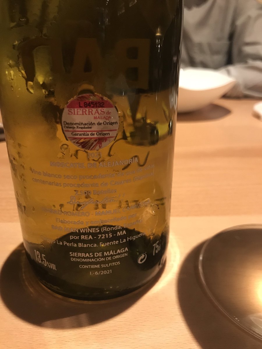 alacartemenus's tweet image. La parte líquida de la cena en el restaurante #Kaleja la ha protagonizado el vino de Moscatel de Alejandría de @badmanwines #Málaga @SaboraMalaga