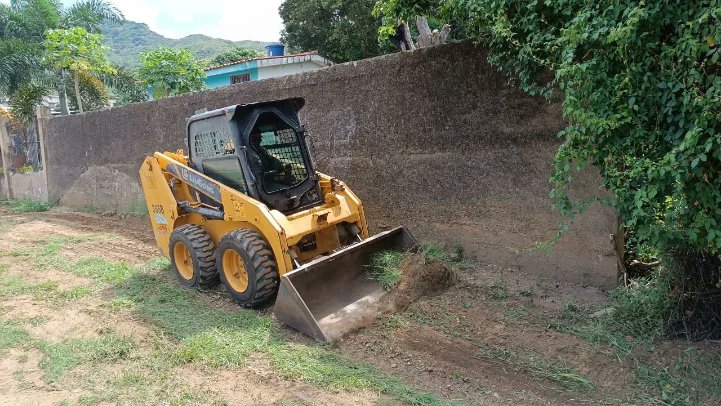 GMBNBT_NE's tweet photo. #31Oct23
Limpieza general y recolección de desechos mixtos en El Portachuelo, mcpio Gómez. Beneficiando a todas las familias de dicho sector 

#SomosTricolor 
#MppopNE 

@NicolasMaduro @1x10buengob_ne @delcyrodriguezv @GRaulparedes @_Vpsops @Barrio_Tricolor https://t.co/FUYkKd5MvW
