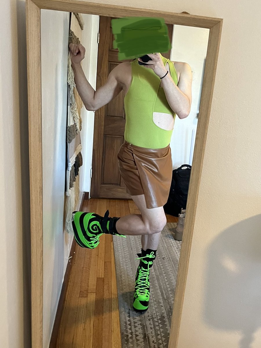 Kwite's tweet photo. Gay shaggy for Halloween https://t.co/h82x0O9Ddl