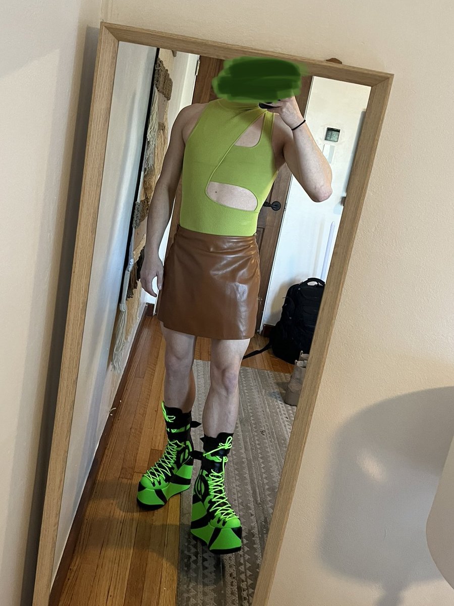 Kwite's tweet photo. Gay shaggy for Halloween https://t.co/h82x0O9Ddl