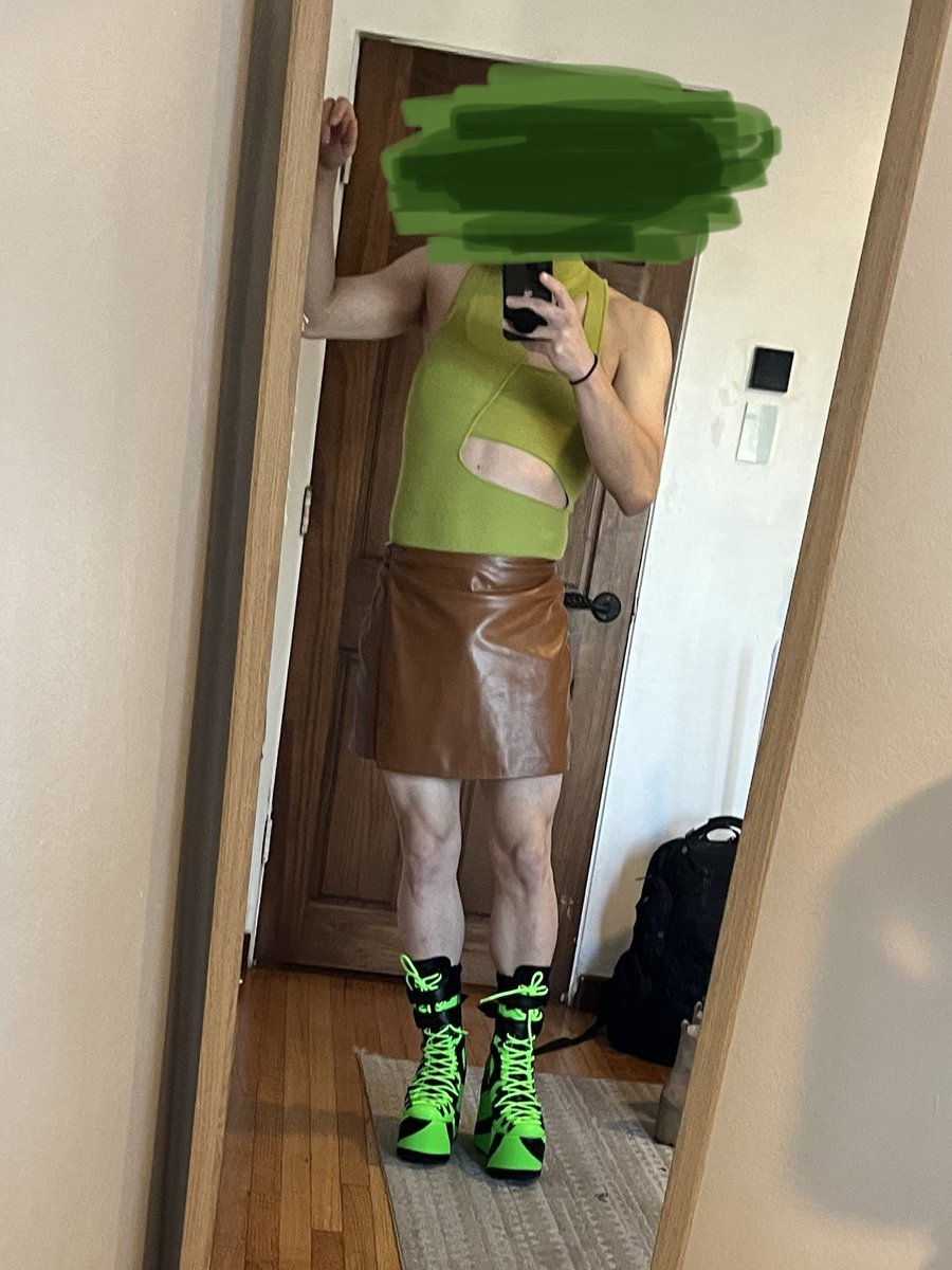Kwite's tweet photo. Gay shaggy for Halloween https://t.co/h82x0O9Ddl