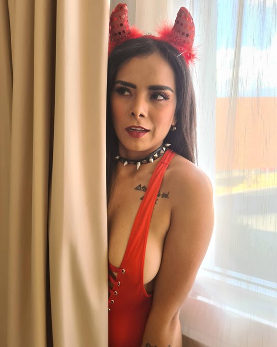 Ya viste mi nueva escena xxx de Halloween? Que esperas para poder ver esta y todas las dem&aacute;s escenas<a href="/tag/happyhalloween"class="tags"><span>#happyhalloween</span></a>