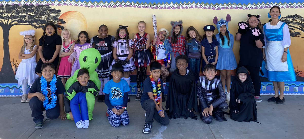 JaaGlaser's tweet photo. Awesome Halloween festivities @FlyingHillsFAME!🎉🎃I love seeing happy kids engaged in healthy relationships!🥰@FHSAPerkins @davidmiyashiro @JoMedinaAlegria @CajonValleyUSD https://t.co/vZzhbLyAbA