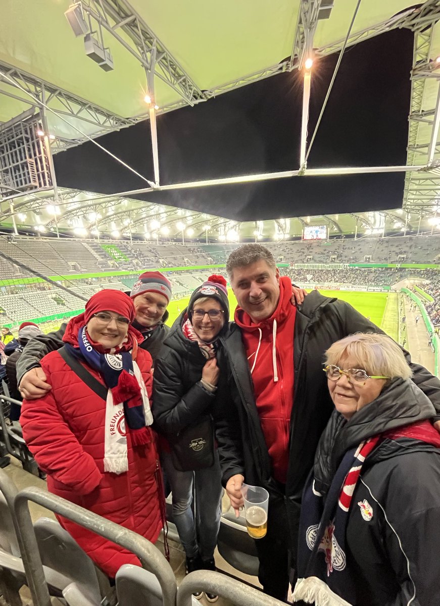 FreundeskreisRB's tweet image. Nimmst du keinen Sieg mit, dann erfreue dich an der Fahrt selbst … und die war wieder mal echt schön. 🥰

#Freundeskreisontour #mitfreundenunterwegs #derwegistdasziel 
@RBLeipzig @rb_fans