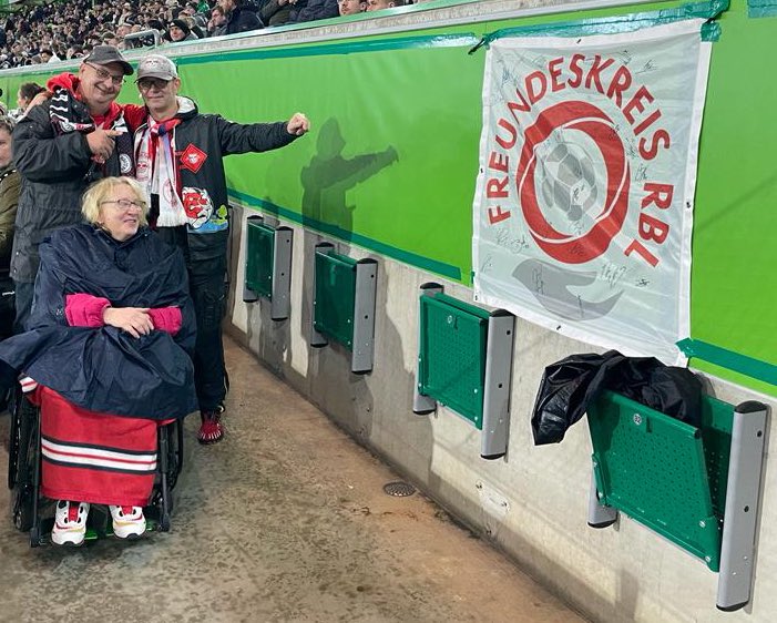 FreundeskreisRB's tweet image. Nimmst du keinen Sieg mit, dann erfreue dich an der Fahrt selbst … und die war wieder mal echt schön. 🥰

#Freundeskreisontour #mitfreundenunterwegs #derwegistdasziel 
@RBLeipzig @rb_fans