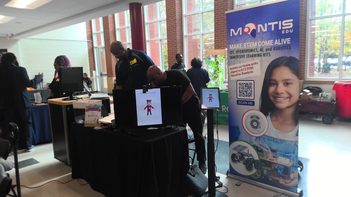 ReevesEducation's tweet photo. Great STEAM vendor showcase today at Midtown High School https://t.co/aiYQpfcblS