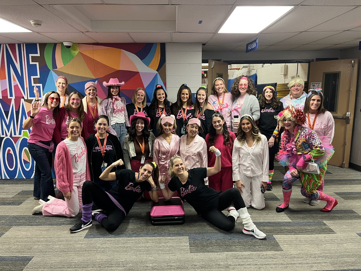 MissZwirn's tweet photo. Happy Halloween from Barbie!! #112Leads https://t.co/JIpLpF4H6G