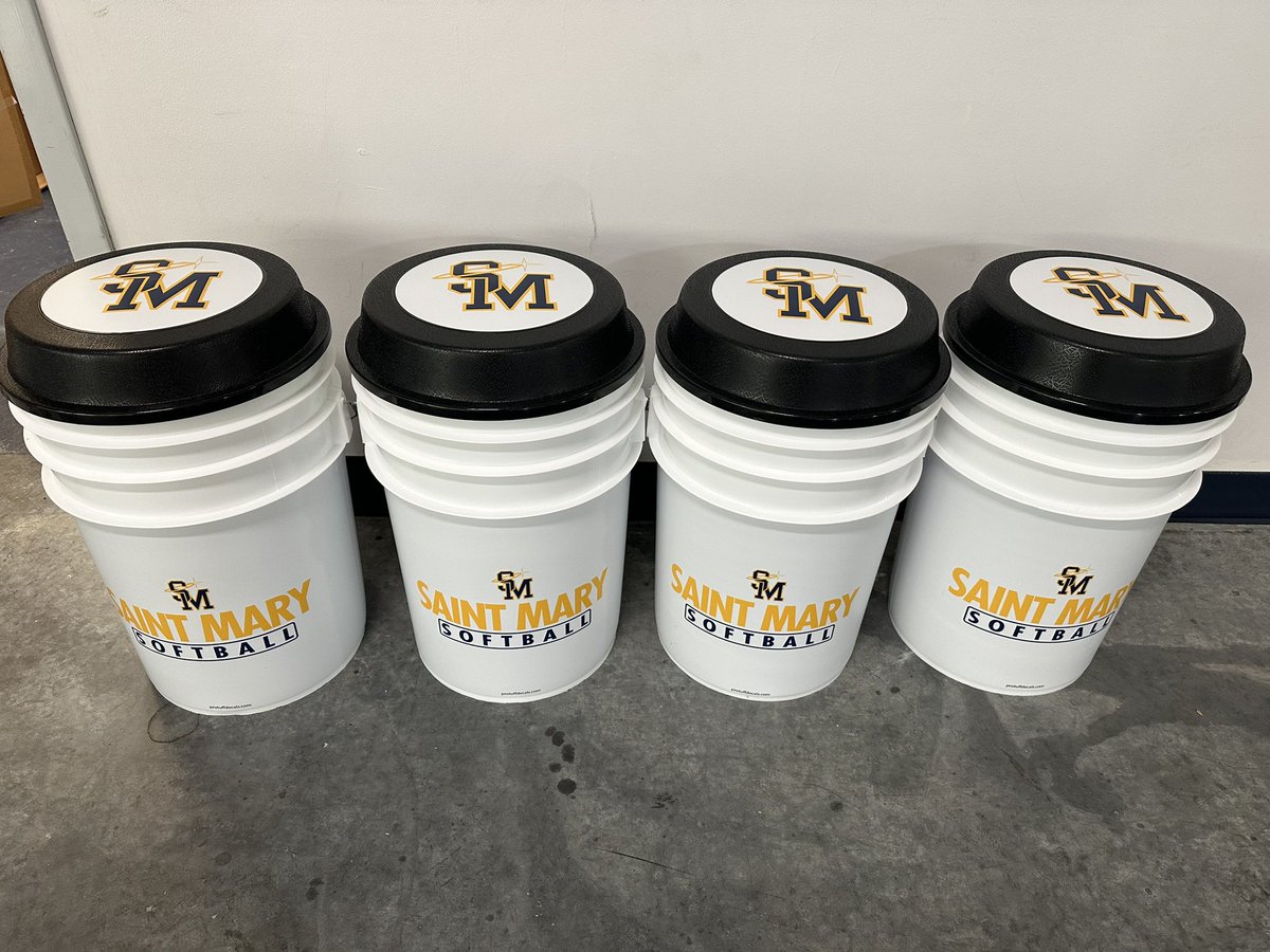 USMSoftball's tweet photo. Happy Halloween!!!! 🎃👻 
• • •
After spooky kickball, we were surprised with customized buckets. Two of them will be the start of a new tradition called our “sticker buckets.” We will continuously put stickers on the buckets that will remind of us our core values! 
💫💙💛🙌🏼 https://t.co/54434JT71J