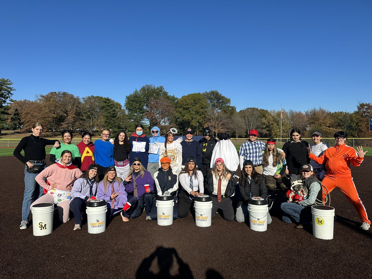 USMSoftball's tweet photo. Happy Halloween!!!! 🎃👻 
• • •
After spooky kickball, we were surprised with customized buckets. Two of them will be the start of a new tradition called our “sticker buckets.” We will continuously put stickers on the buckets that will remind of us our core values! 
💫💙💛🙌🏼 https://t.co/54434JT71J