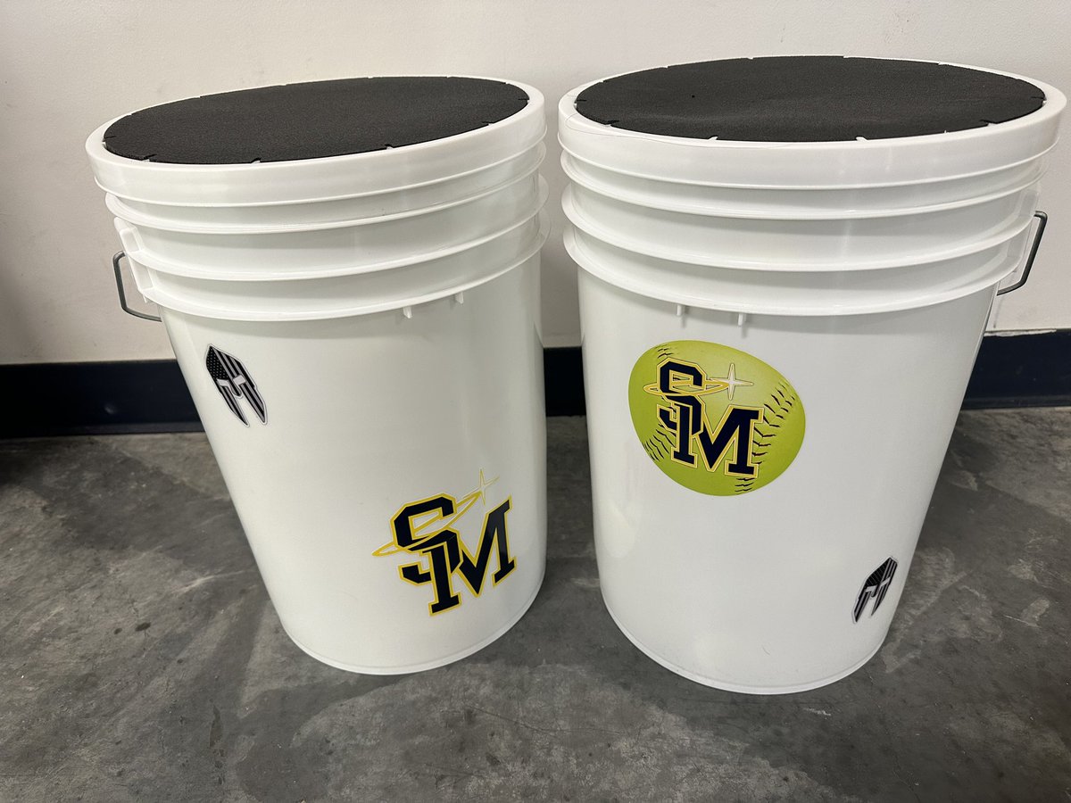 USMSoftball's tweet photo. Happy Halloween!!!! 🎃👻 
• • •
After spooky kickball, we were surprised with customized buckets. Two of them will be the start of a new tradition called our “sticker buckets.” We will continuously put stickers on the buckets that will remind of us our core values! 
💫💙💛🙌🏼 https://t.co/54434JT71J