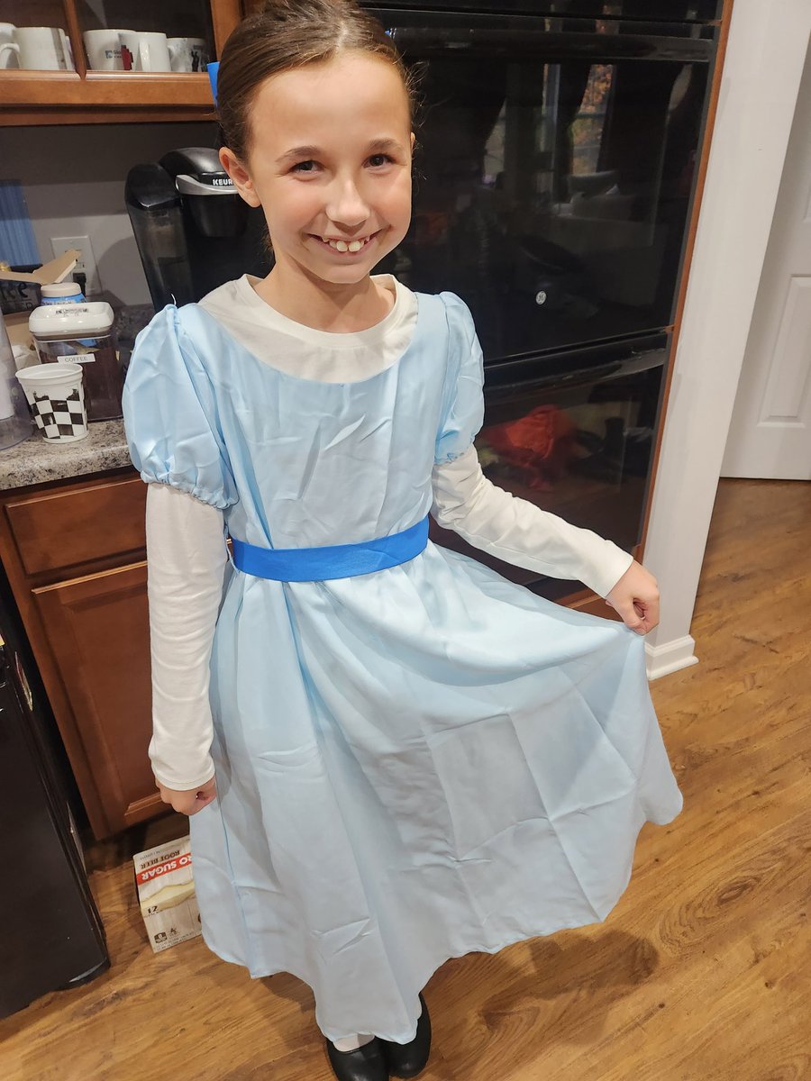 StacyFaletic's tweet photo. #Halloween https://t.co/GwrrXjQuTO