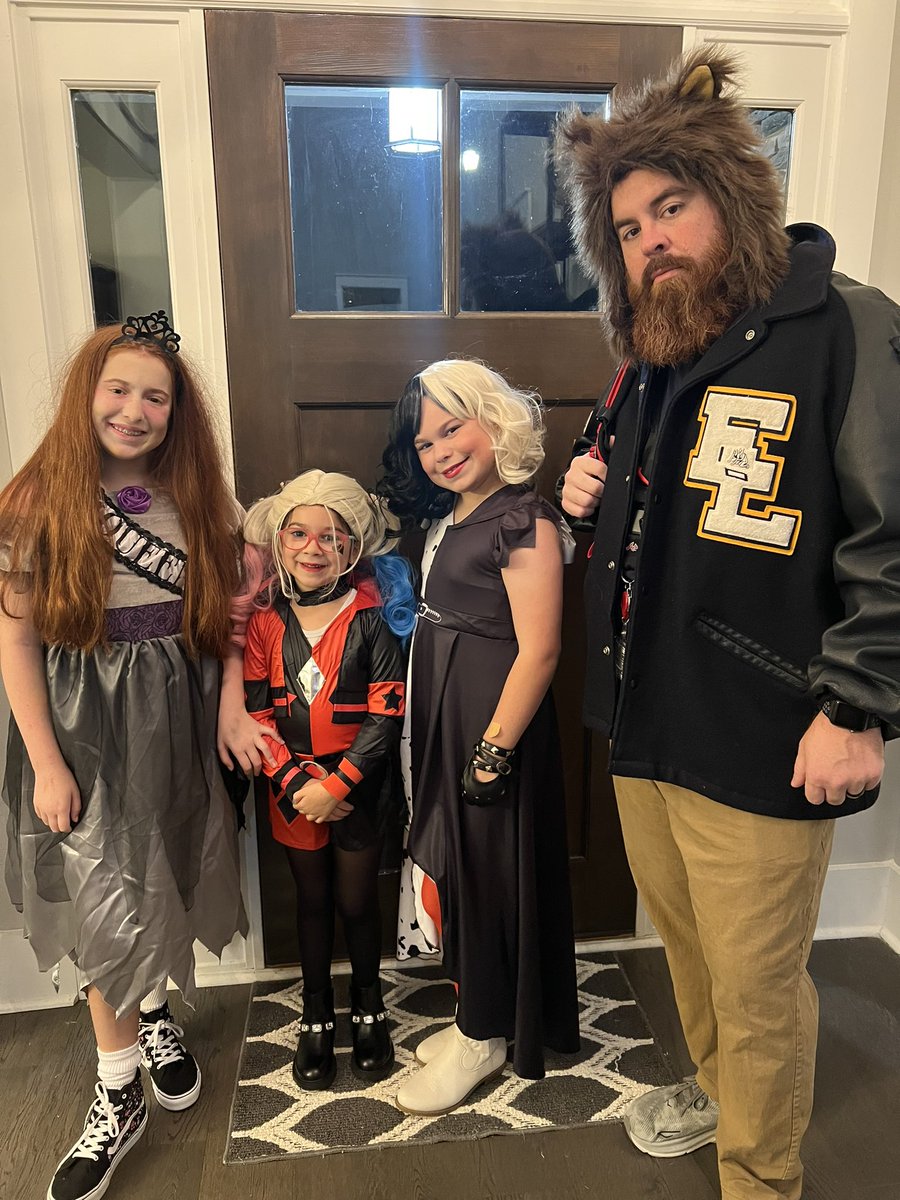 HardinTeachWA's tweet photo. Hardin Halloween! https://t.co/dndaUaGQMZ