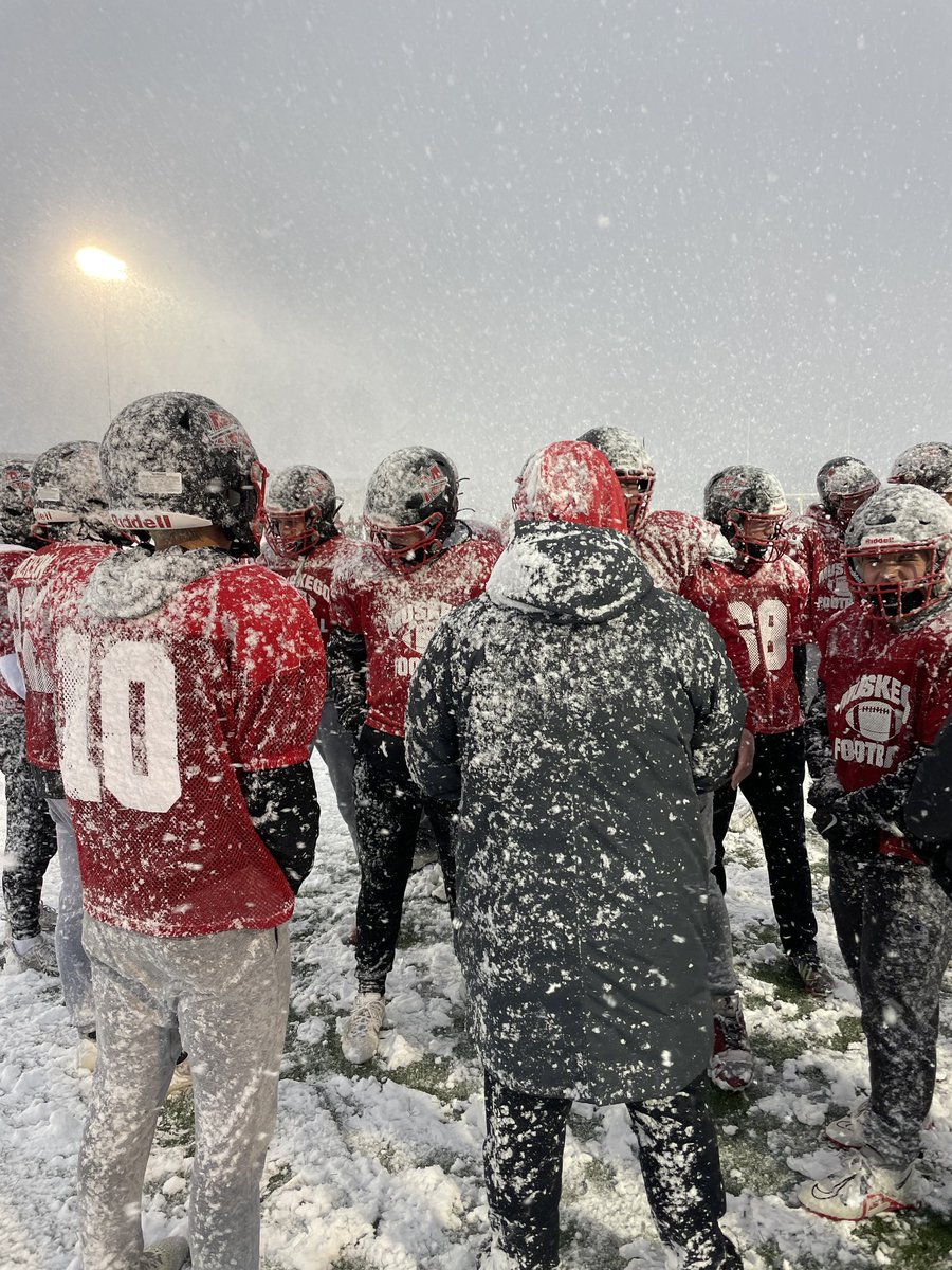 So how’s practice going coach??? It’s always a great day to be a Warrior! #mhspride ⁦<a href="/1WarriorMHS/">1WARRIOR</a>⁩ ⁦<a href="/MuskegoNorwaySc/">Muskego-Norway Schools</a>⁩