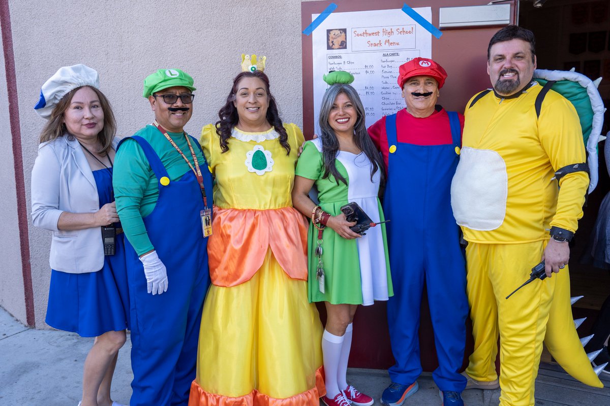 🎃👻 Spooky Special Ed Spectacular! #SUHSD's incredible special education students and staff have turned Halloween into a BOO-tiful dance party! 🕺🧡💃 Thanks to Southwest High School for hosting this spine-tingling good time. 🎉👏 #HappyHalloween #SpooktacularDanceParty🌟👻🎶