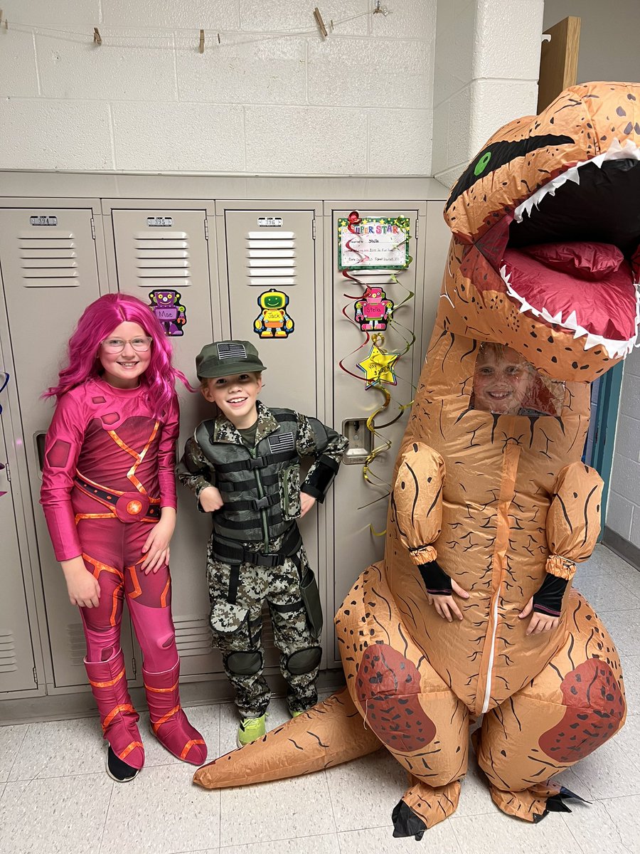 Mrs_Lightle_3rd's tweet photo. Happy Halloween from our class to yours!!  @SLCSBartlett https://t.co/foBVvymOmk