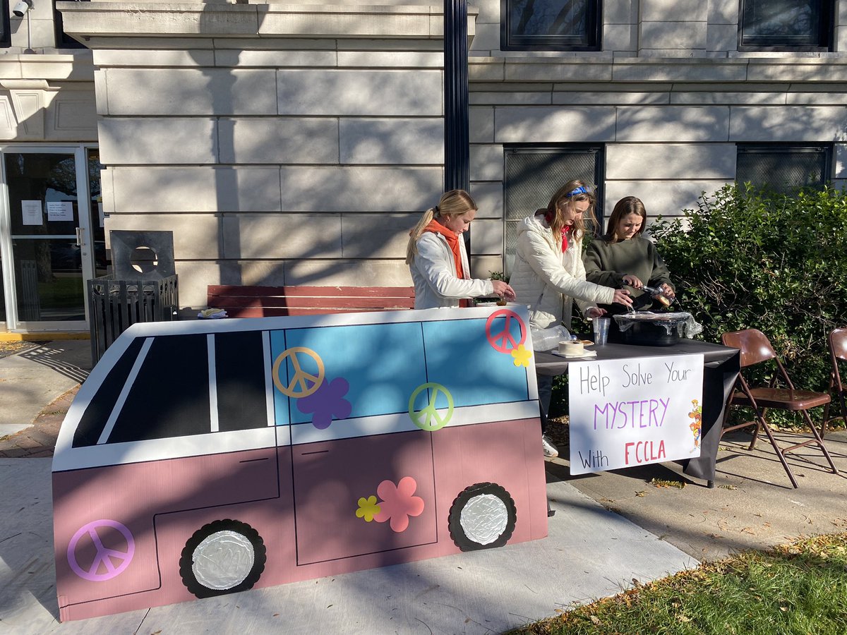 pburgFCCLA's tweet photo. Dressed as Mystery Inc. (Scooby Doo Crew): Kait and Co. were Promoting and Publicizing FCCLA at the downtown Trick or Treat event this evening! A cold evening didn’t slow down the kids. Homemade Caramel Apple Cups were enjoyed by all!!
#STARevent #KSFCCLA https://t.co/mqoPce9kHi