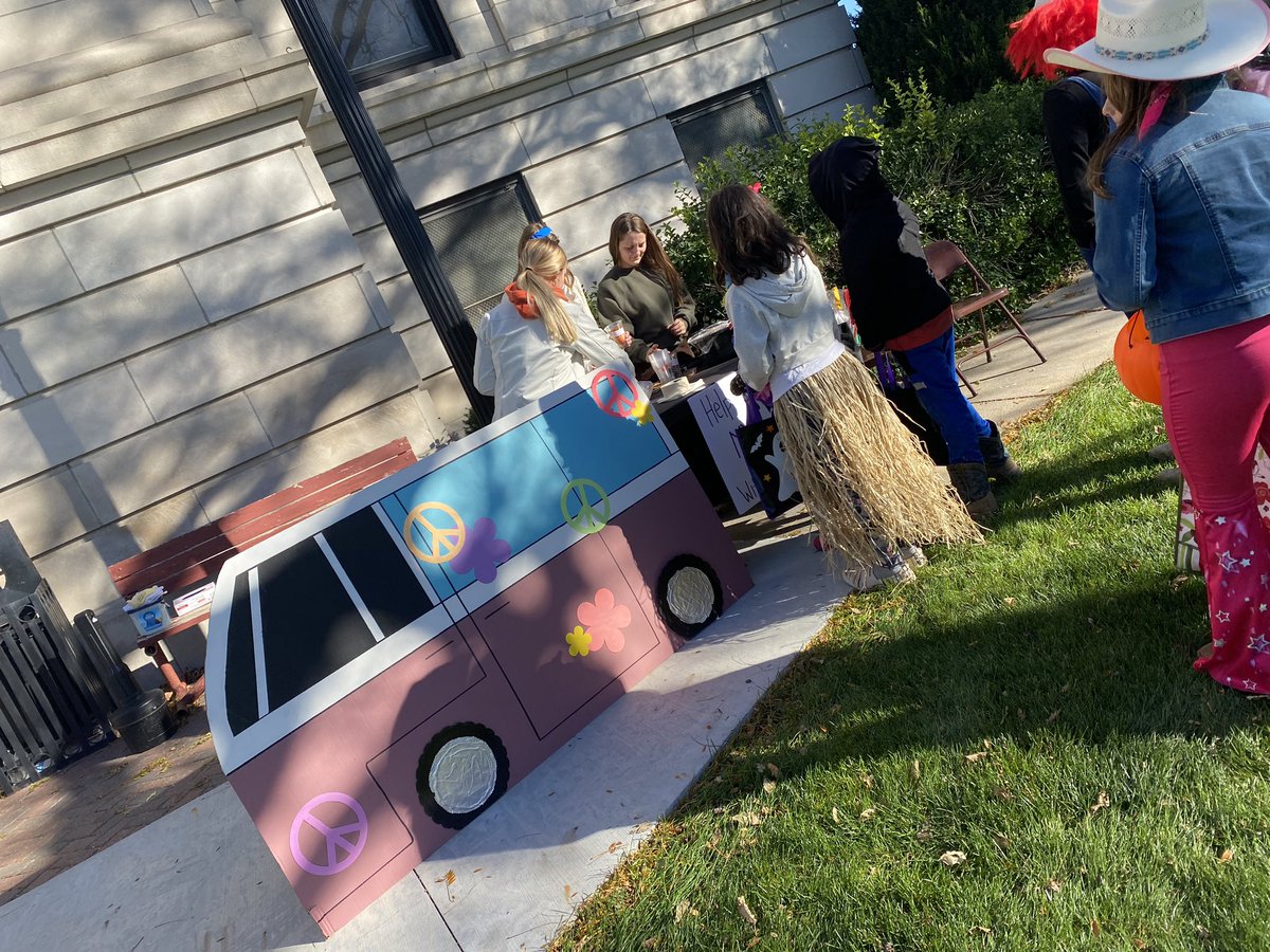 pburgFCCLA's tweet photo. Dressed as Mystery Inc. (Scooby Doo Crew): Kait and Co. were Promoting and Publicizing FCCLA at the downtown Trick or Treat event this evening! A cold evening didn’t slow down the kids. Homemade Caramel Apple Cups were enjoyed by all!!
#STARevent #KSFCCLA https://t.co/mqoPce9kHi