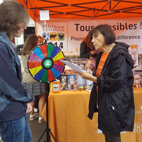 SentienceRennes's tweet photo. Retour en images sur notre action au Village des possibles. Nous y étions https://t.co/agTKVAw5nY aux côtés d'L214 pour défendre l'antispécisme et l'abolition de l'exploitation animale. https://t.co/6iGwN14Xaa