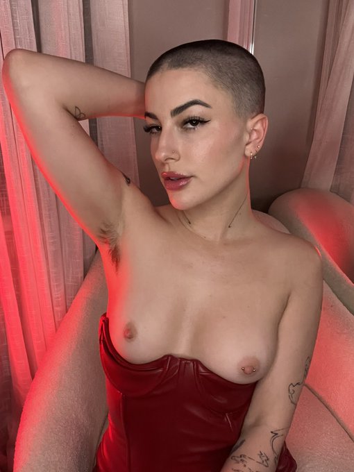 Tits or ass? https://t.co/8ddB0aB0jV