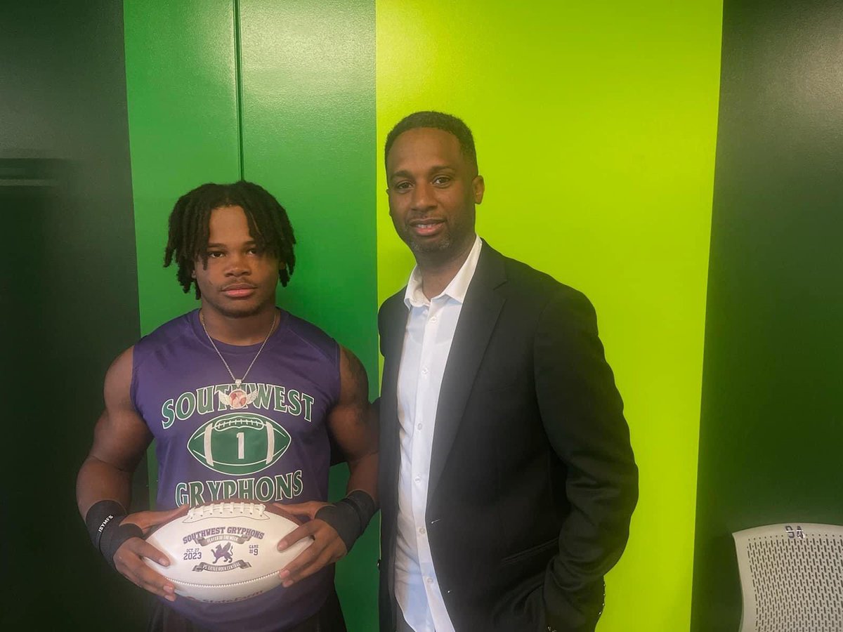 Congrats to our past two Anthony Smith State Farm “Mr. Gryphon” award winners: Jonesboro- Aaron Granado, and Central- Darrell Moore.Congrats and Go Gryphons!