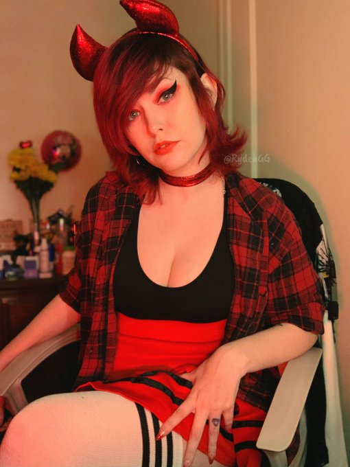 happy halloween!! 👻❤️🌹 https://t.co/RIlWiGD0Jq<a href="/tag/mvsales"class="tags"><span>#mvsales</span></a>