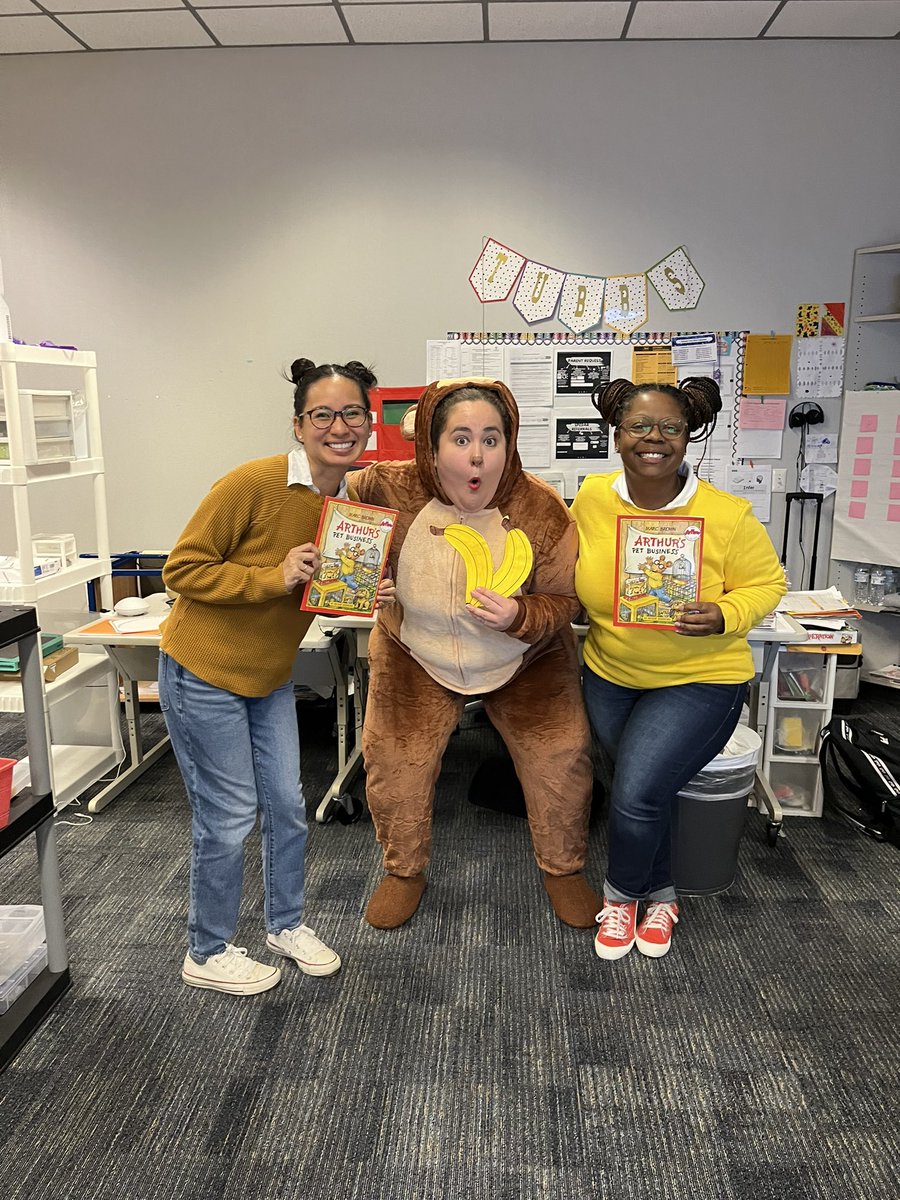 PBS KIDS CHARACTERS UNITE!! Arthurs and Curious George sandwich! <a href="/ExplorersCol/">Collins Elementary</a> <a href="/AliefISD/">Alief ISD</a> #CollinsOnAMission