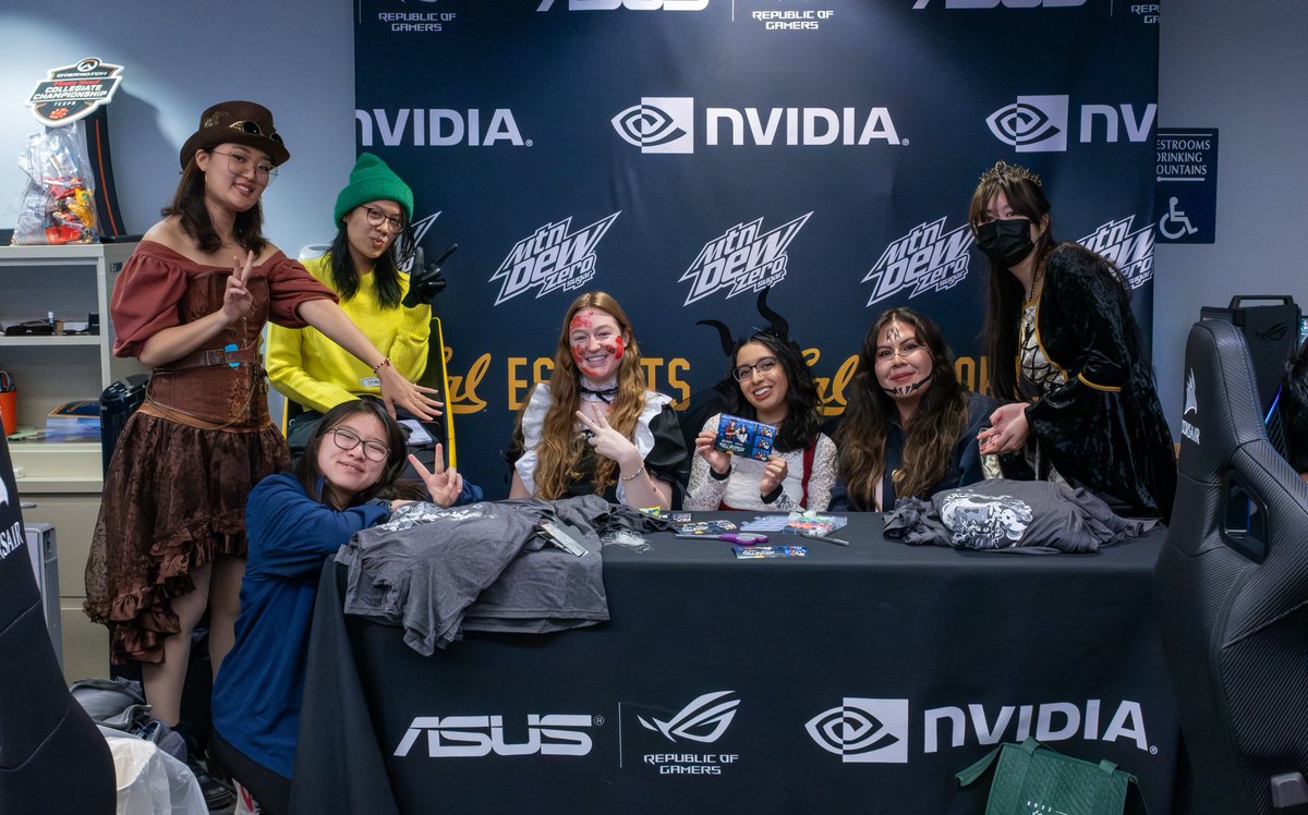 CALEsports's tweet photo. Happy Halloween from Cal Esports! Thanks for stopping by our Hallowfest this past Sunday 👻🎃(1/3) https://t.co/k6qTaY0KRO