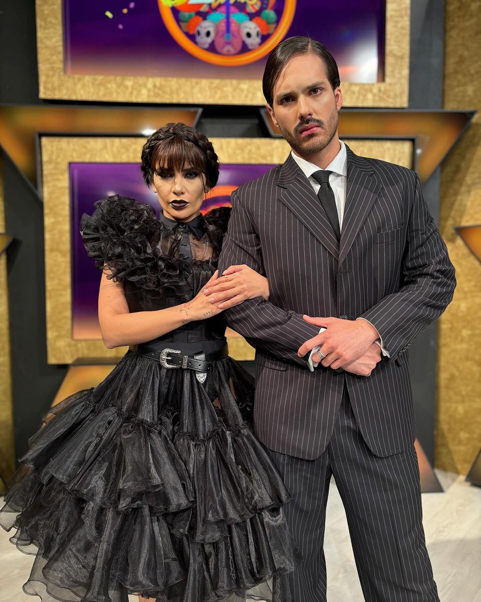 marco_leonfc's tweet photo. Nuevamente @dania_mdz y @ Marc0le0n se colocan en primer lugar con este baile de #Wednesday 🔥👻 Obtienen 35 puntos. 
#LasEstrellasBailanEnHoy

#MarcoLeón 
#marcoleon #marcoleonpol  #actormexicano #actor #actortapatio #artistamexicano #artistatapatio 
#novelasmexicanas #televisa https://t.co/VLqmvych5G