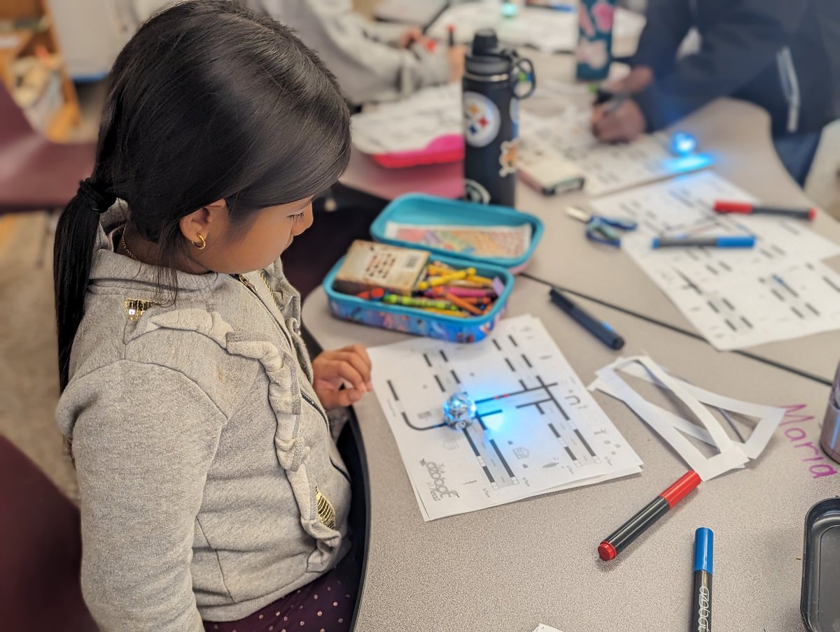 Mrs_Demas's tweet photo. Students used the #Ozocodes from @Ozobot to Trick or Treat through the neighborhood! Thank you @RES_Davis for always letting me explore new activities with your class! @weRrandolph https://t.co/iXl9amXdJJ