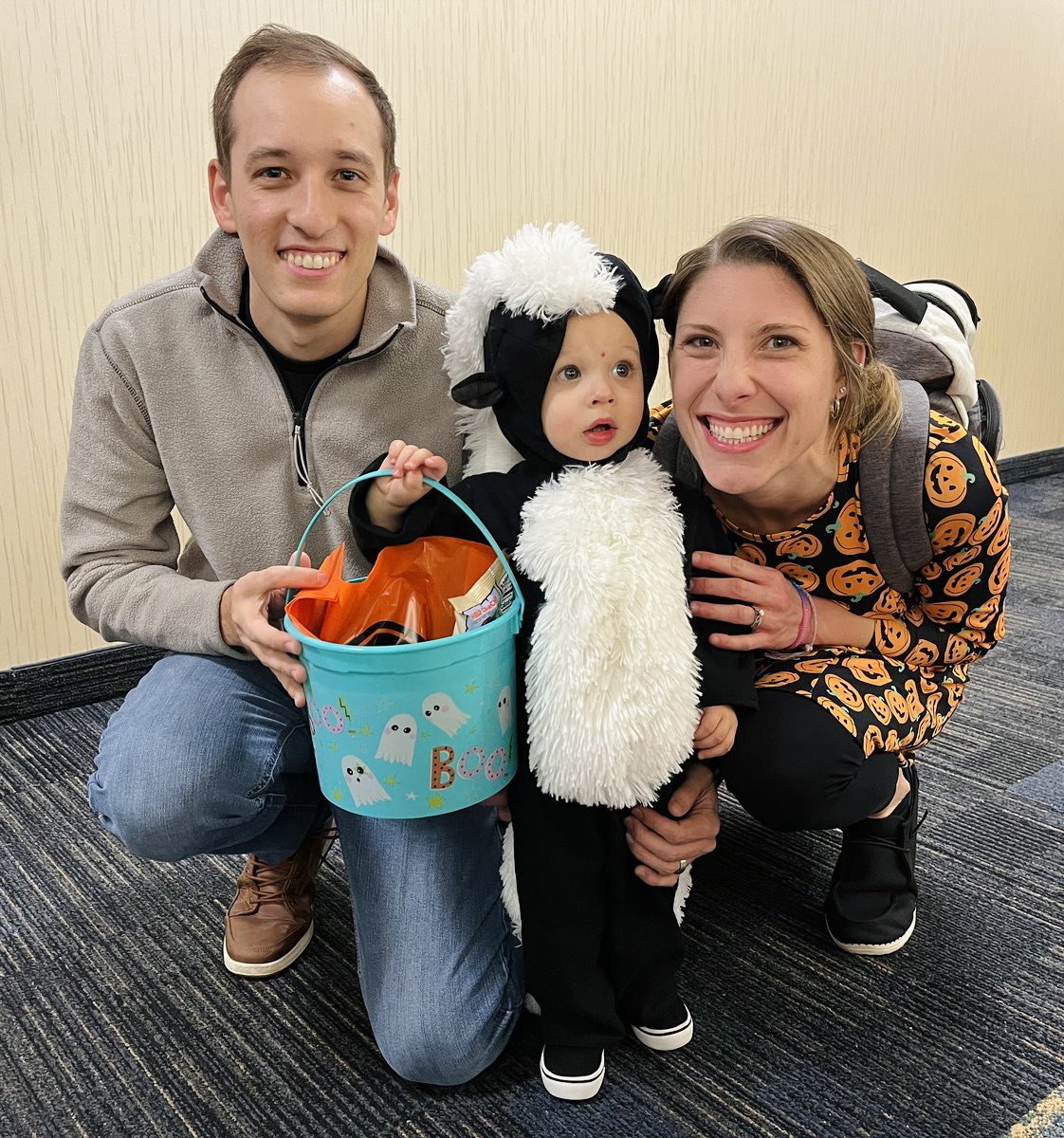 e_bender2's tweet photo. Little Stinker on the loose! Happy Halloween! 🖤🤍 https://t.co/JpF2O4J0DU