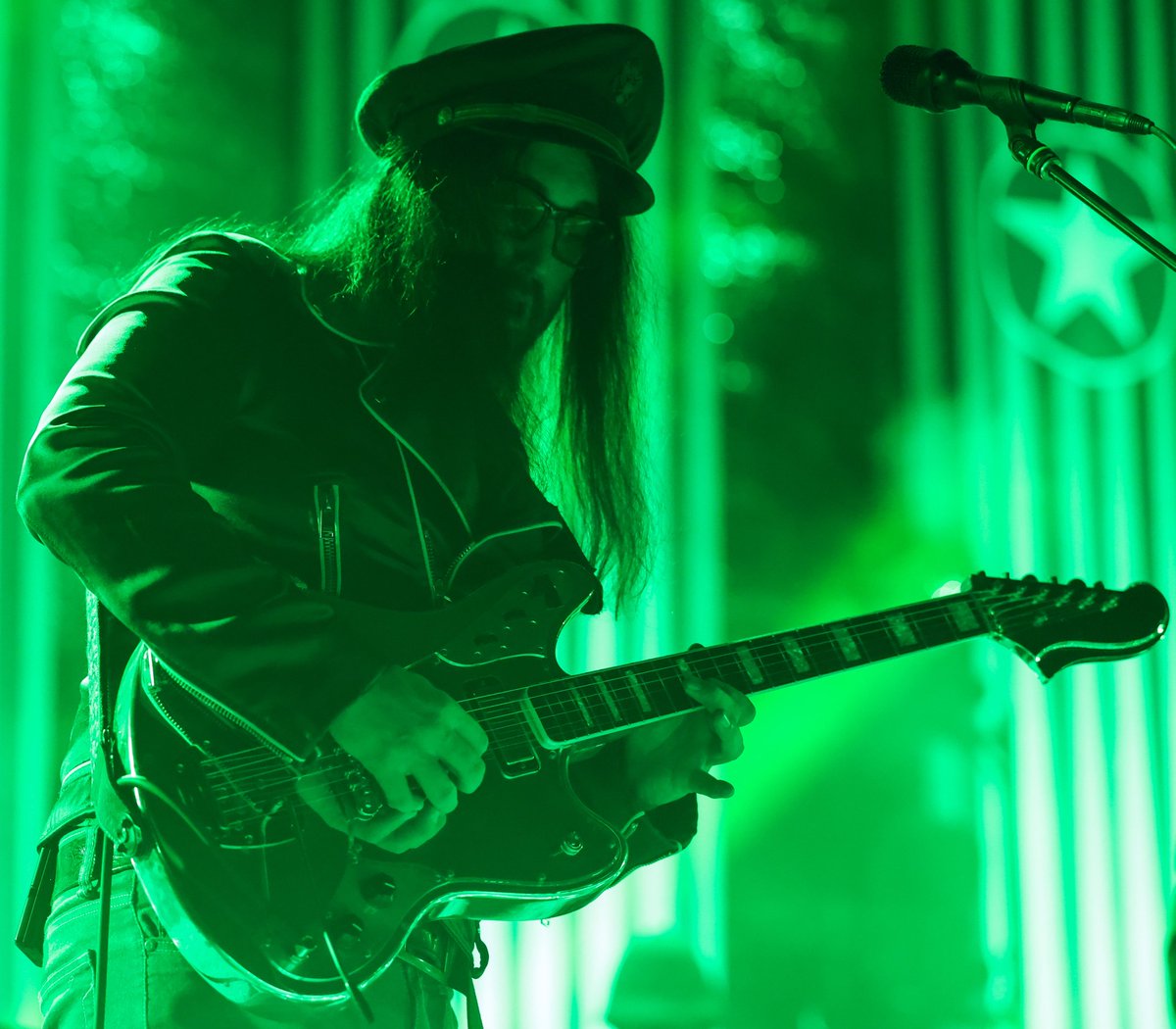 BFrontRow's tweet photo. Frog jamming.
@seanonolennon (#SeanLennon, guitar and vocals - #LesClaypoolsFearlessFlyingFrogBrigade) at @foxoakland in Oakland, CA on 10/11/2023.
#BeyondFrontRow #BFR2023 #LesClaypoolsFrogBrigade #FrogBrigade #concert #concertphotography #FrogJamming https://t.co/XXIQKvuZO9