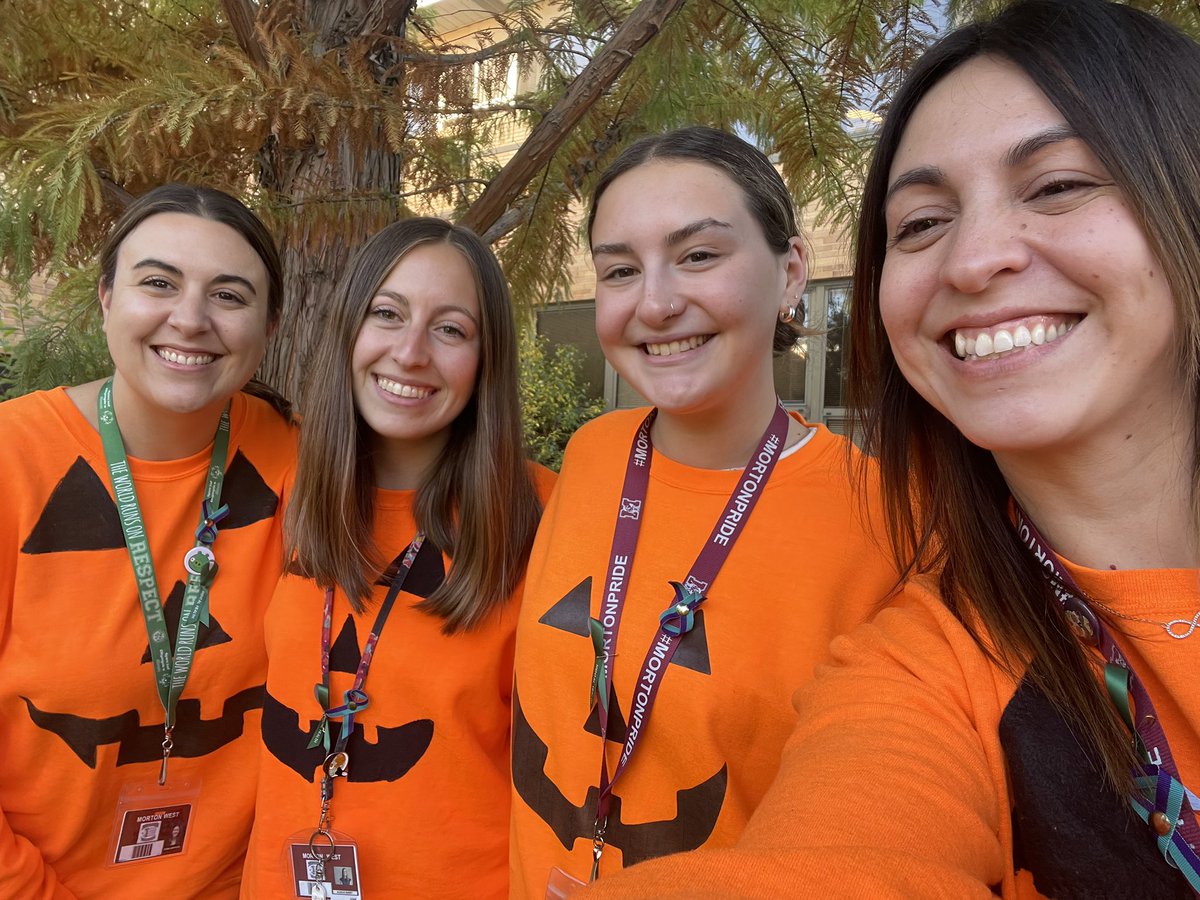 JgenovesiMorton's tweet photo. 👽Inclusion Team Halloween 💚 #mortonpride #runwithus https://t.co/YAQBwkz4vM