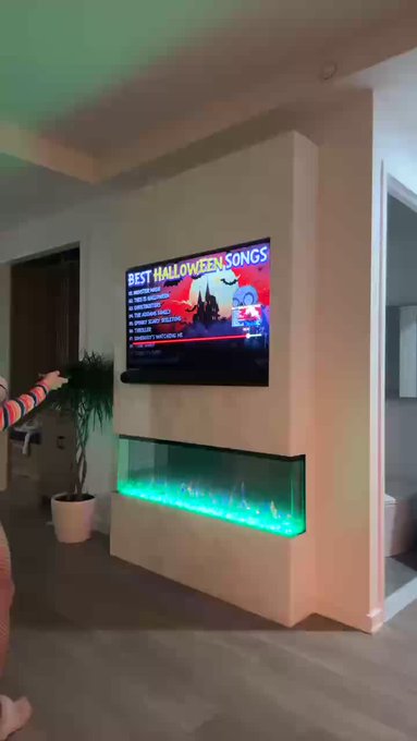 amyanderssen is live now! https://t.co/dIkGxzQCOb https://t.co/lnFlWXELDw
