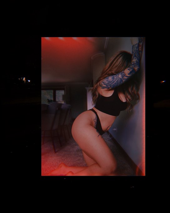 Happy Halloween 🖤🐈&zwj;⬛🦇 https://t.co/YNzbtkjG4T